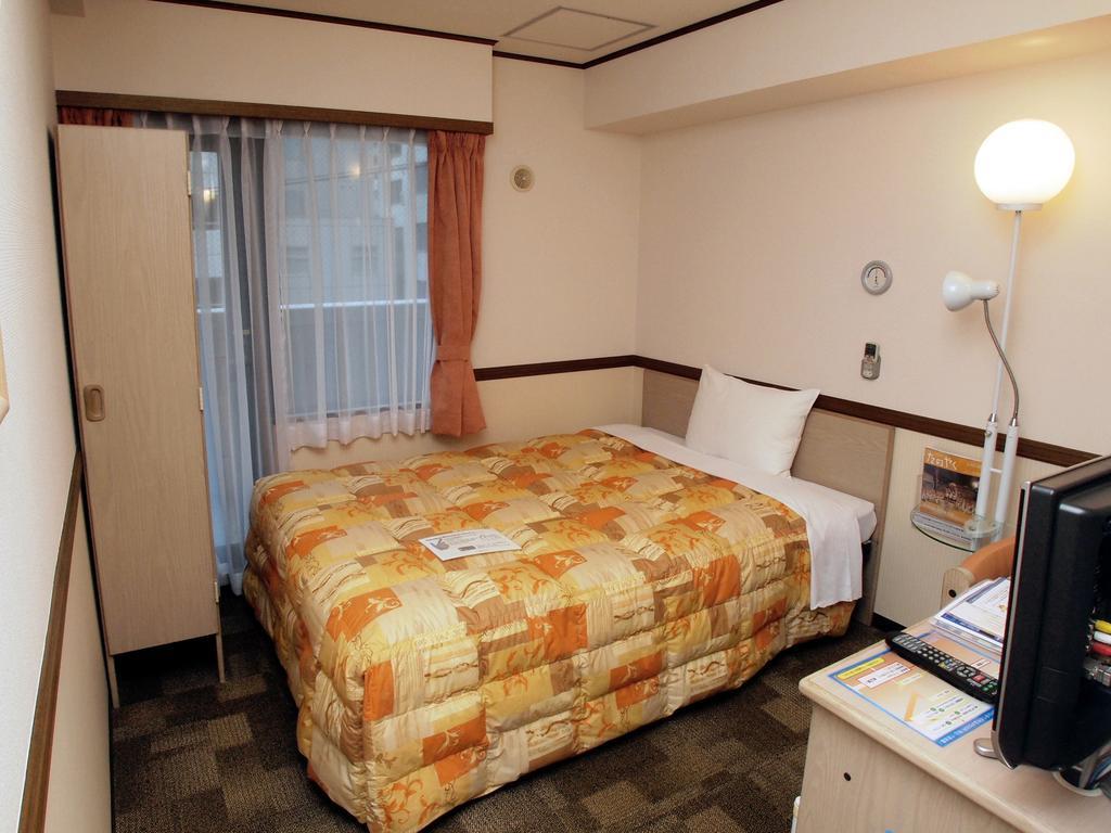 Toyoko Inn Hokkaido Sapporo-Eki Nishi-Guchi Hokudai Mae Exterior photo