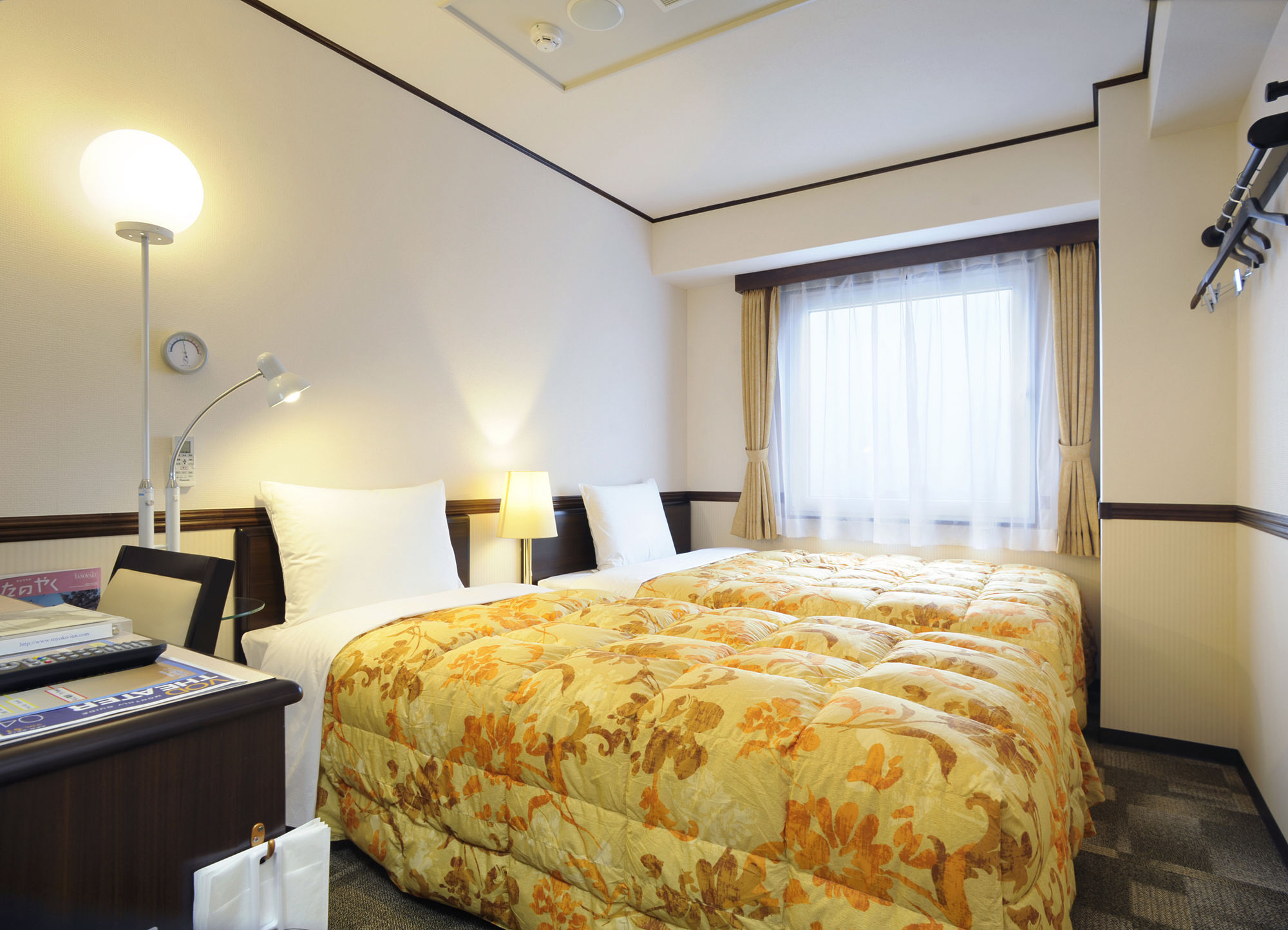 Toyoko Inn Hokkaido Sapporo-Eki Nishi-Guchi Hokudai Mae Exterior photo